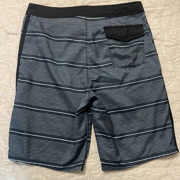 Hurley boys Black Striped Swim Shorts Sz 16 - Picture 6 of 9